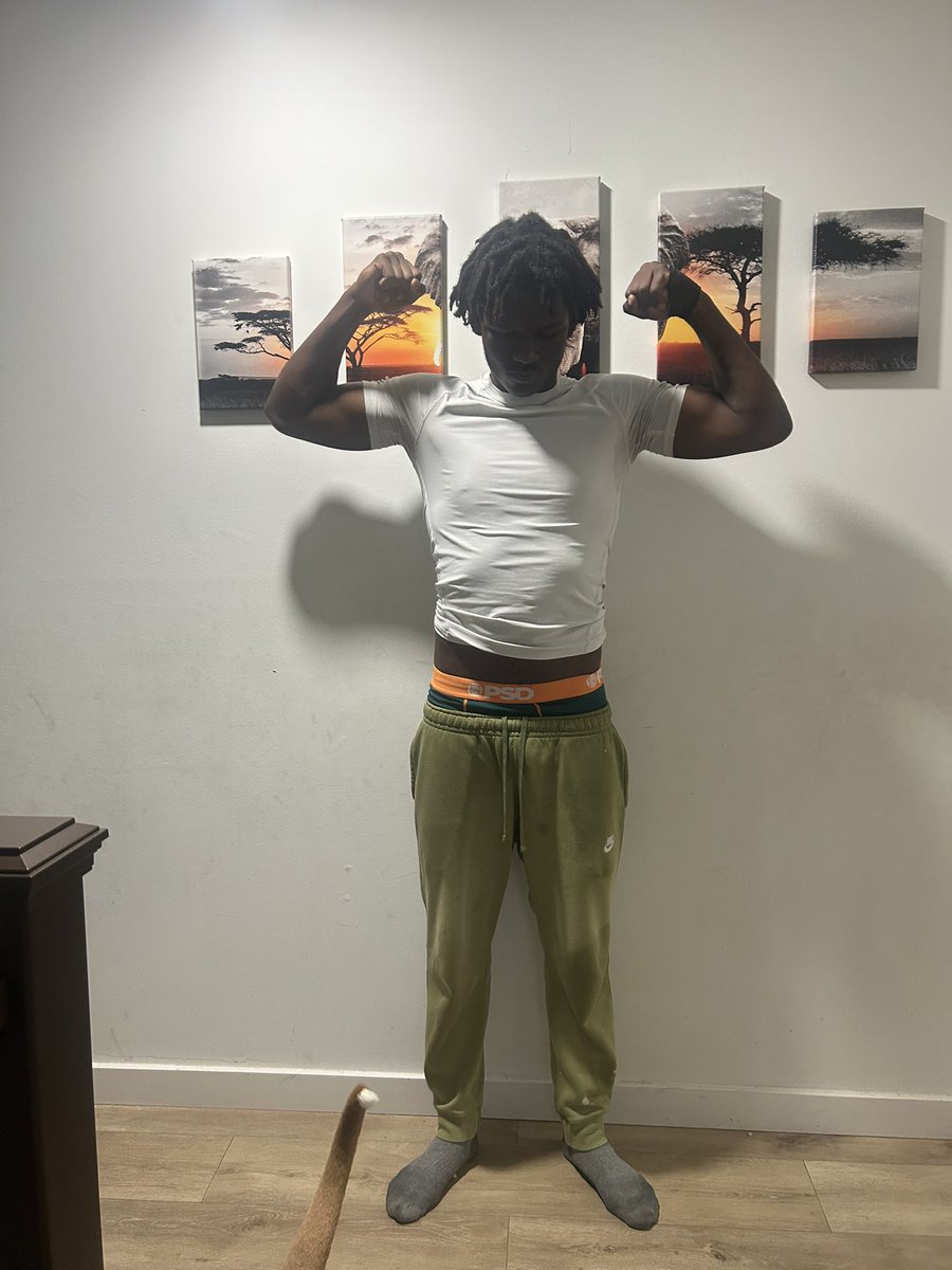 jayvionmaldon22's tweet photo. 6’2/198/29’/3.8 gpa/ 3 d1 🅾️/

HUNGRIER THAN EVER I ALWAYS PUSH MYSELF OVER MY LIMIT EVERYDAY💯💯

My freshman film playing at 167🤯: https://t.co/jIiqDXY2xl https://t.co/ZyDimczSI8