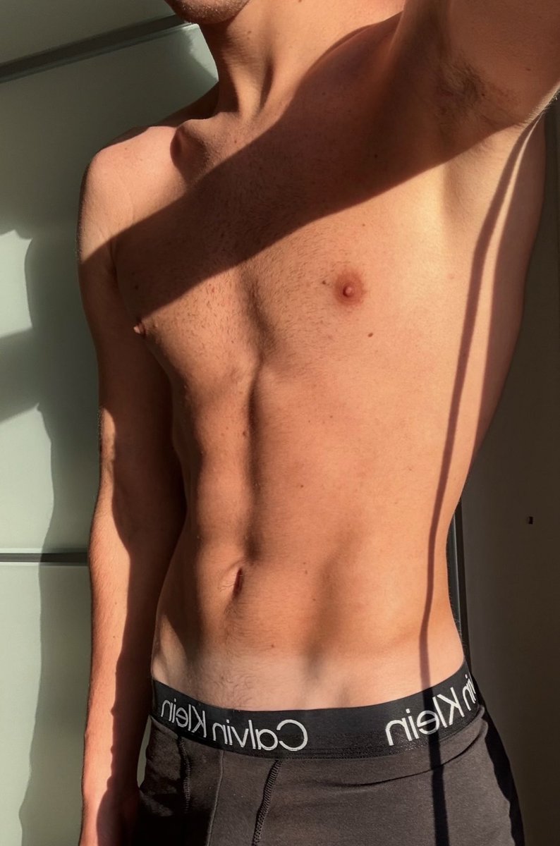 leo_worldd's tweet image. che caldo che fa oggi 🥵💶paypal.com/paypalme/leow0…  DM per un regalino 😝 #nudes #cash #paypal #guy