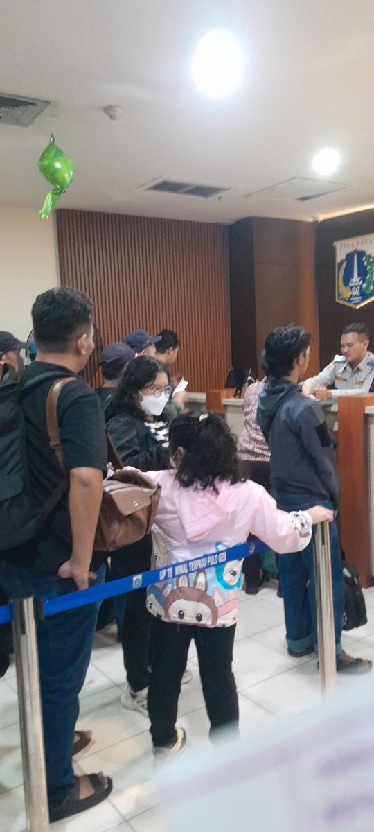 zetya1's tweet photo. @prastow Kenapa gk ada sistem online? Gk ada cek bagasi kok. https://t.co/u8IMCOxJk5