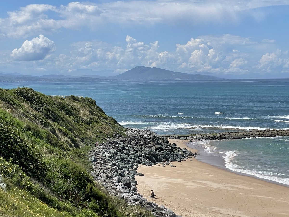 ScudandthesTig's tweet image. Day 40 of Bordeaux/Bilbao rugby trip
Final day in Biarritz. Heading tomorrow to the foot of the mountain in the picture across into Spain. Sunny and getting quite hot at 23°C 😎🚐🍷🏄
#vanlife #motorhomelife #leicestertigers #biarritz
