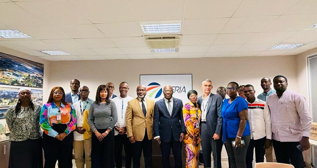 Abidjanaeroport's tweet image. 𝐑𝐄𝐌𝐈𝐒𝐄 𝐃𝐄 𝐃𝐎𝐍 𝐀𝐔 𝐏𝐑𝐎𝐅𝐈𝐓 𝐃𝐄 𝐋'𝐇Ô𝐏𝐈𝐓𝐀𝐋 𝐆É𝐍É𝐑𝐀𝐋 𝐃𝐄 𝐏𝐎𝐑𝐓 𝐁𝐎𝐔Ë𝐓 

Le 28 avril 2026, AERIA a procédé à la cérémonie de remise de don d’équipements au profit de l’Hôpital Général de Port-Bouët, 

#AERIA #RSE #Engagement #ImpactSocial
