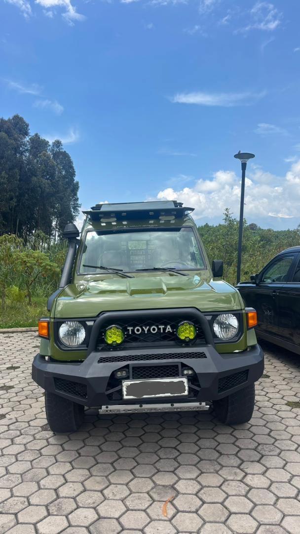 ParksInRwanda's tweet photo. WHAT MAKES IT A “GOOD” WILDLIFE ADVENTURE?
A perfect 4x4 safari vehicle – customized with a pop-up roof for game viewing, enough leg room, sliding windows, a fridge, charging pots, working AC, &amp; sliding windows.​ This comes with a local professional guide.
https://t.co/Vxddz9y7mb https://t.co/9BP2p7VeAL