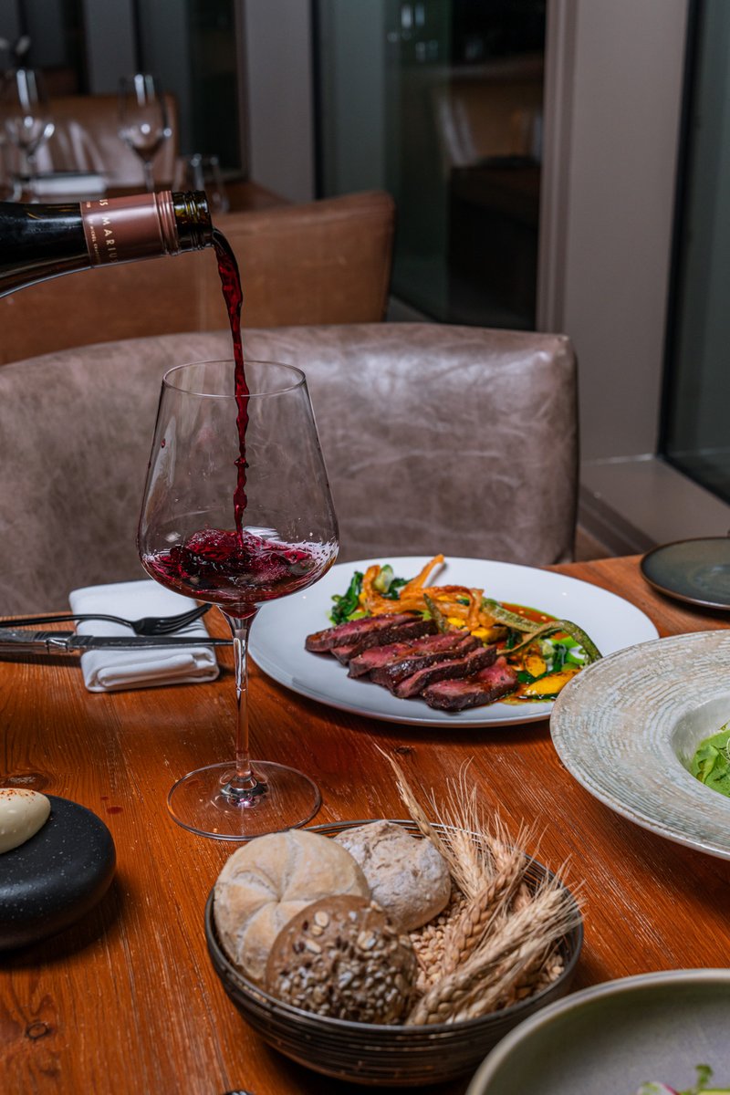 adashandasplash's tweet image. Dinner scenes at @bokanlondon, captured high above the city

Which dish would you want to see up close? 📸 #finedining #foodphotography #canarywharf #london #food @rochecom