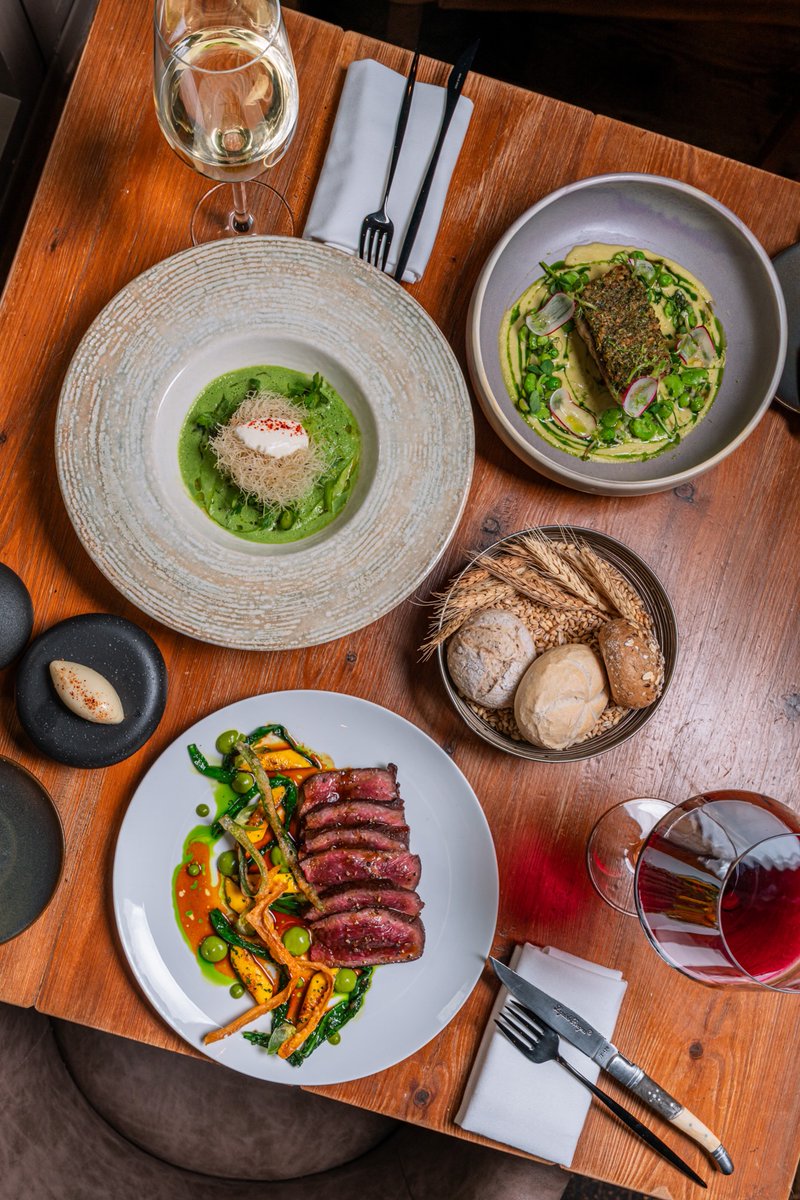 adashandasplash's tweet image. Dinner scenes at @bokanlondon, captured high above the city

Which dish would you want to see up close? 📸 #finedining #foodphotography #canarywharf #london #food @rochecom