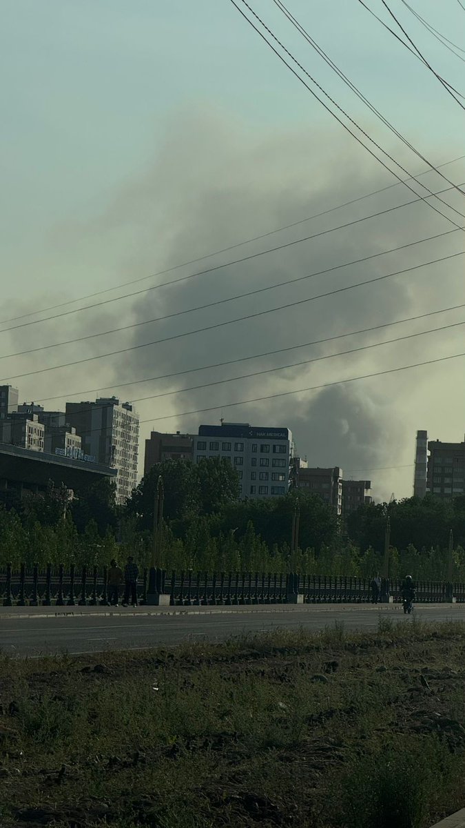 Что-то горит возле за медцентром ХАК и ЖК Эверест