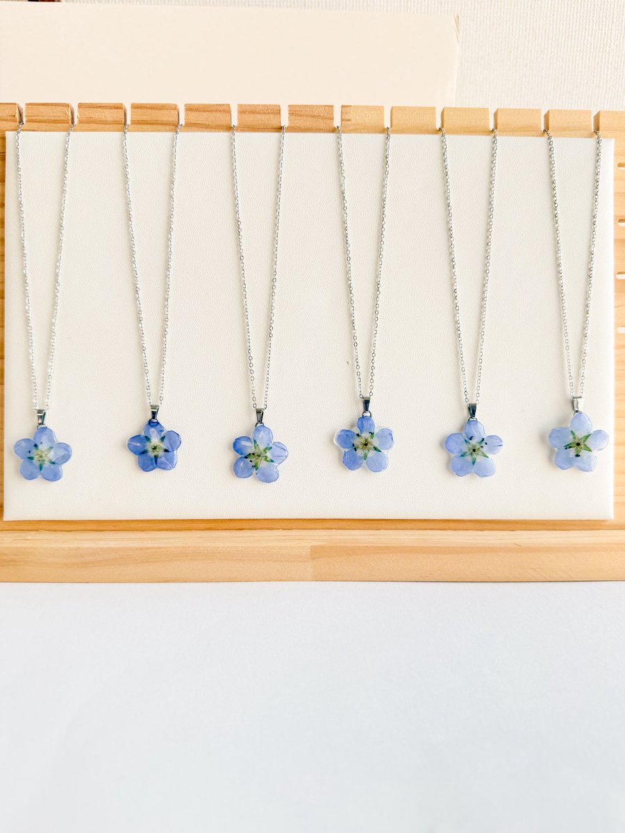 Emilybloomify's tweet photo. ネモフィラのリングとネックレス
本日21時よりオンラインショップで販売いたします。
ぜひショップを見に来てください╰(*´︶`*)╯♡

https://t.co/5rdj98ozi2 https://t.co/Lm7pkCGkrU