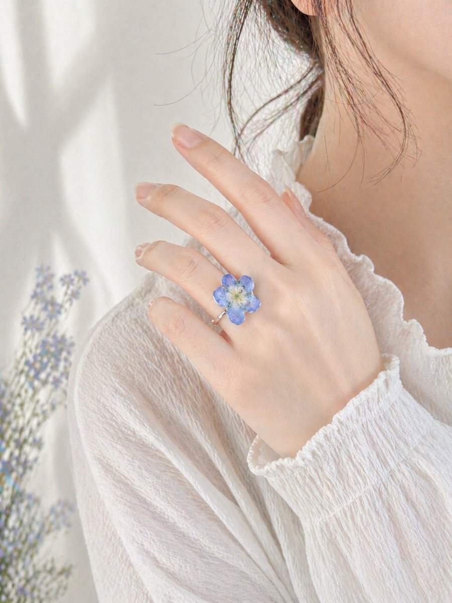 Emilybloomify's tweet photo. ネモフィラのリングとネックレス
本日21時よりオンラインショップで販売いたします。
ぜひショップを見に来てください╰(*´︶`*)╯♡

https://t.co/5rdj98ozi2 https://t.co/Lm7pkCGkrU