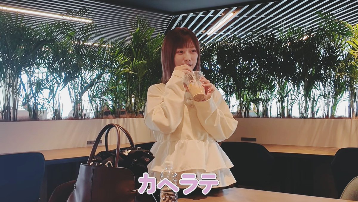 naa___a728's tweet photo. お渡し会Vlogありがとう🥹🫶🏻
ｶﾍﾗﾃめいちゃんかわいすぎた

また会えるといいな、、、♡
(((たぶんだけど、私のﾌﾟﾚｾﾞﾝﾄも映り込んでて幸

#東村芽依
#めいちゃんねる https://t.co/q7MgWycixQ