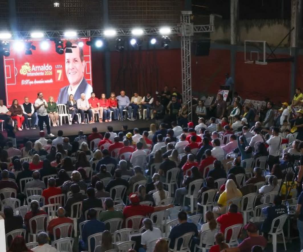 JuanAfara's tweet photo. Reunión de las Listas 6 y 7 de Capital, unidos por un solo proyecto: recuperar a la ciudad de Asunción con Arnaldo Samaniego como Intendente 🚜🚩

Muchas gracias a los apoderados, coordinadores y candidatos por dejar el alma en la cancha. https://t.co/kxgEoRnseT