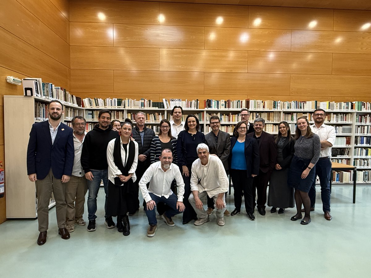 BerbiaOnati's tweet photo. #Oñati "Demokrazia  arriskuan: aukera algonormatiboak eta oligarkia digitalen mehatxua"   mintegia egiten ari da Lege Soziologia Institutuan. Hirugarren workshopa da aurtengo egutegian. https://t.co/TpqqUBFzqX @IISJOnati @onaticommunity https://t.co/6sPp3E3kvU