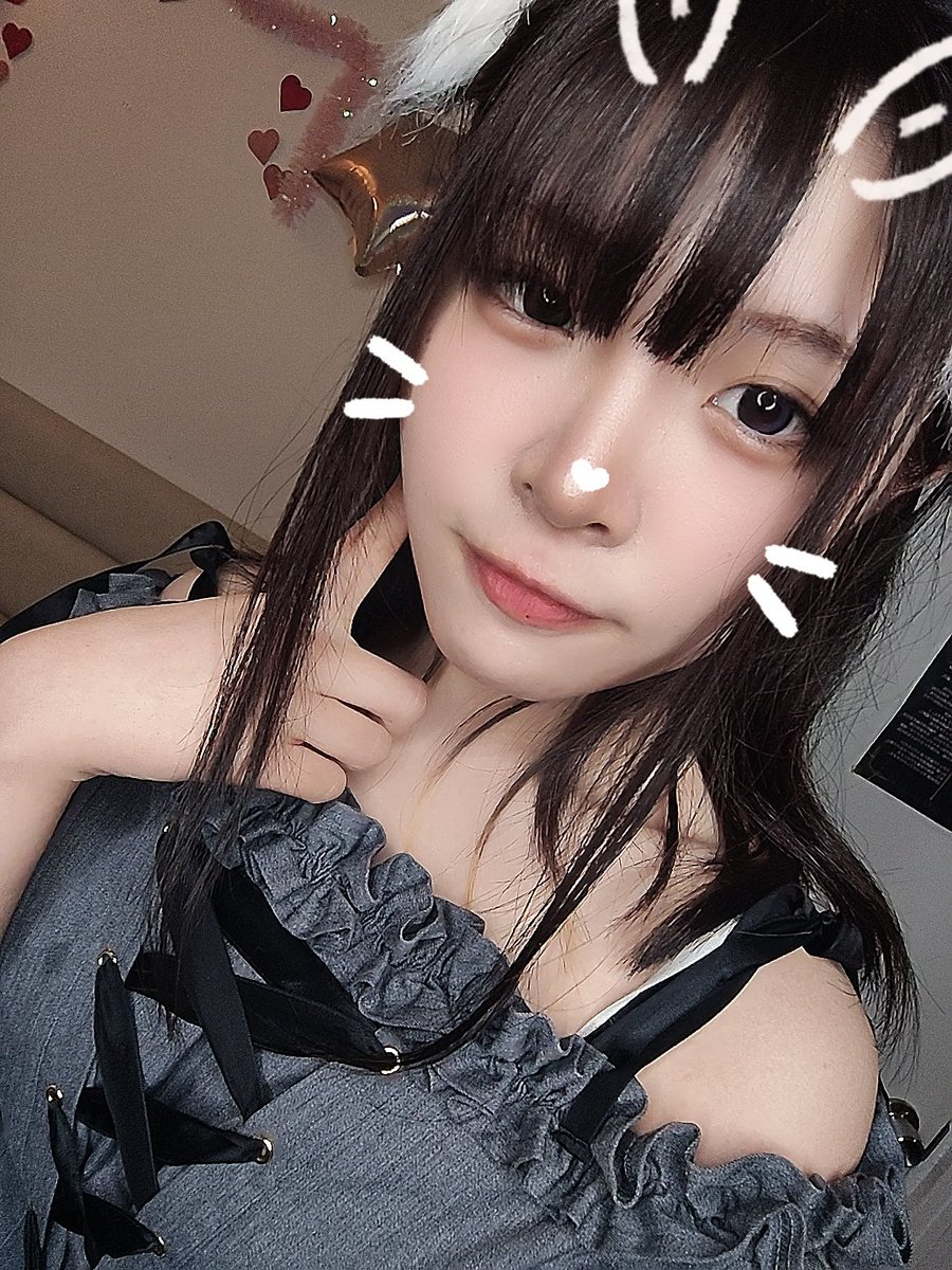 ゆた、おきゅいんです！
いつもと違うメイク！服！
ご帰宅お待ちしております♡