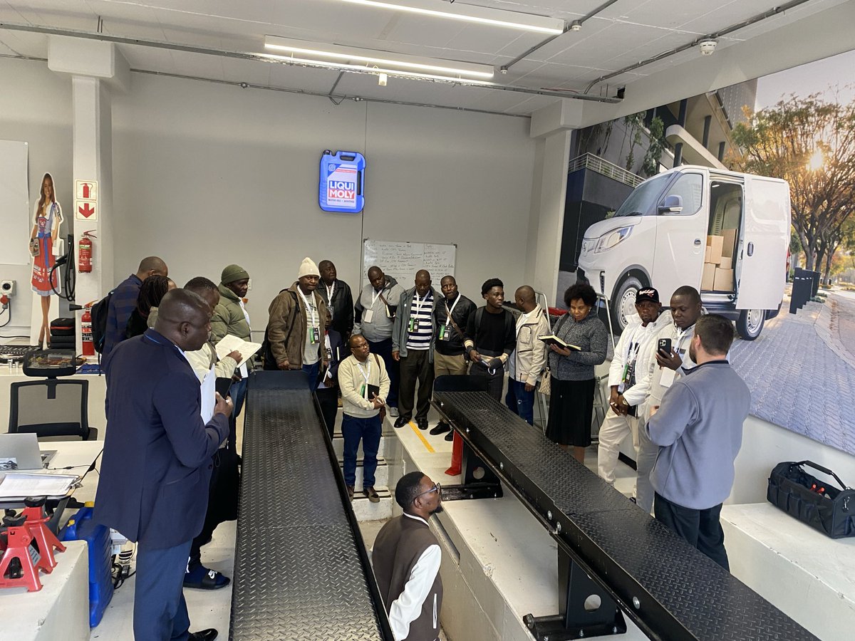 IMICAD1's tweet image. Delegates visited Everlectric for an insightful benchmarking session gaining practical understanding of electric vehicles and how integrated solutions spanning sales, leasing, charging and maintenance are transforming fleet operations.

#IMICAD #FutureOfMobility #ElectricVehicles