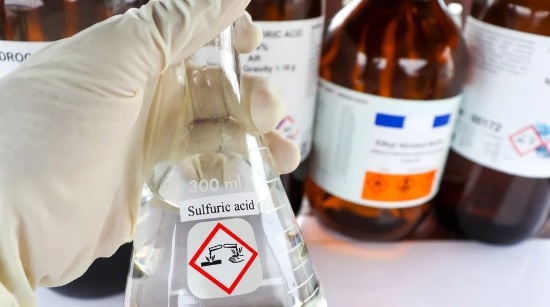 Market_Reports's tweet image. #SulfuricAcid is one of the most essential sectors of the #ChemicalIndustry. Widely used in fertilizers, chemical manufacturing, petroleum refining, and metal processing, sulfuric acid is vital in supporting industrial growth and agricultural productivity: bit.ly/4sZm9z7