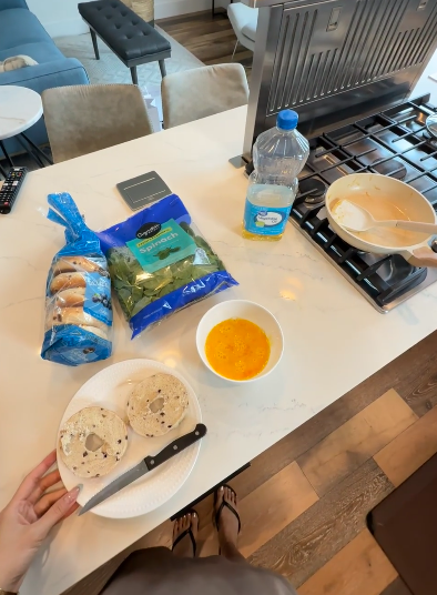 desimbaaa's tweet photo. Simple breakfast, clear mind.😊
That’s all I need to get going.😘 https://t.co/dHfAHnQoFT