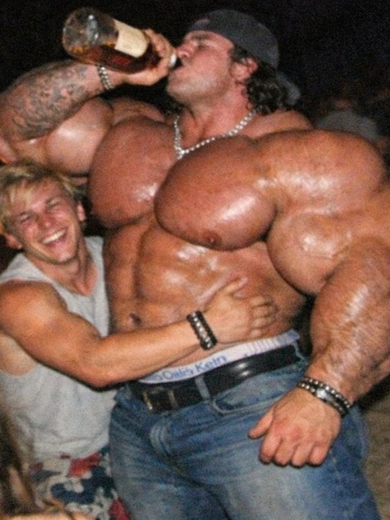 morirenasmenage's tweet image. He ain't heavy, he's my brother!

#bonfire #shirtlessguys #jocks #bigguys #bara