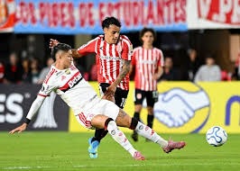 Radiotopsegui's tweet photo. Estudiantes empató uno a uno con Flamengo en La Plata por la Copa Libertadores.https://t.co/1BdYQMw1Fd https://t.co/0GA9eHNlnK