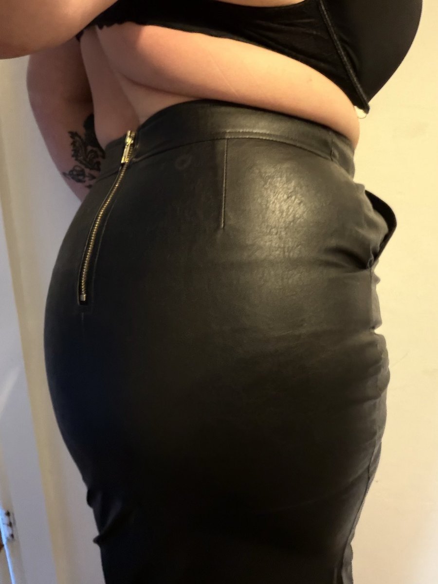 Mistress Watson tweet media