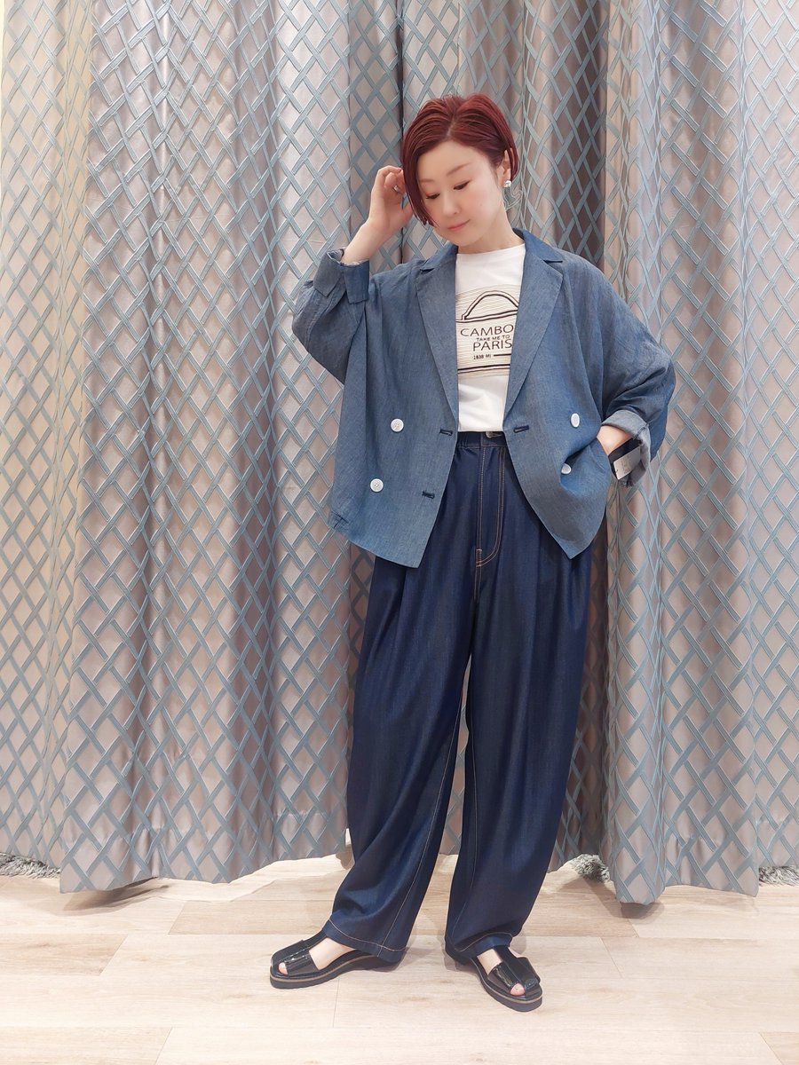 toraya111dep's tweet image. 今から真夏まで長く羽織れるガーゼライクなシアーデニム素材のジャケットが入荷しました♪
クシュッとバッグに入れる事も可能なとっても軽いアウターです♡

#tulumb
#jacket
￥23100(taxin)
color: navy / black

instagram.com/p/DXwSIm_GhsS/…