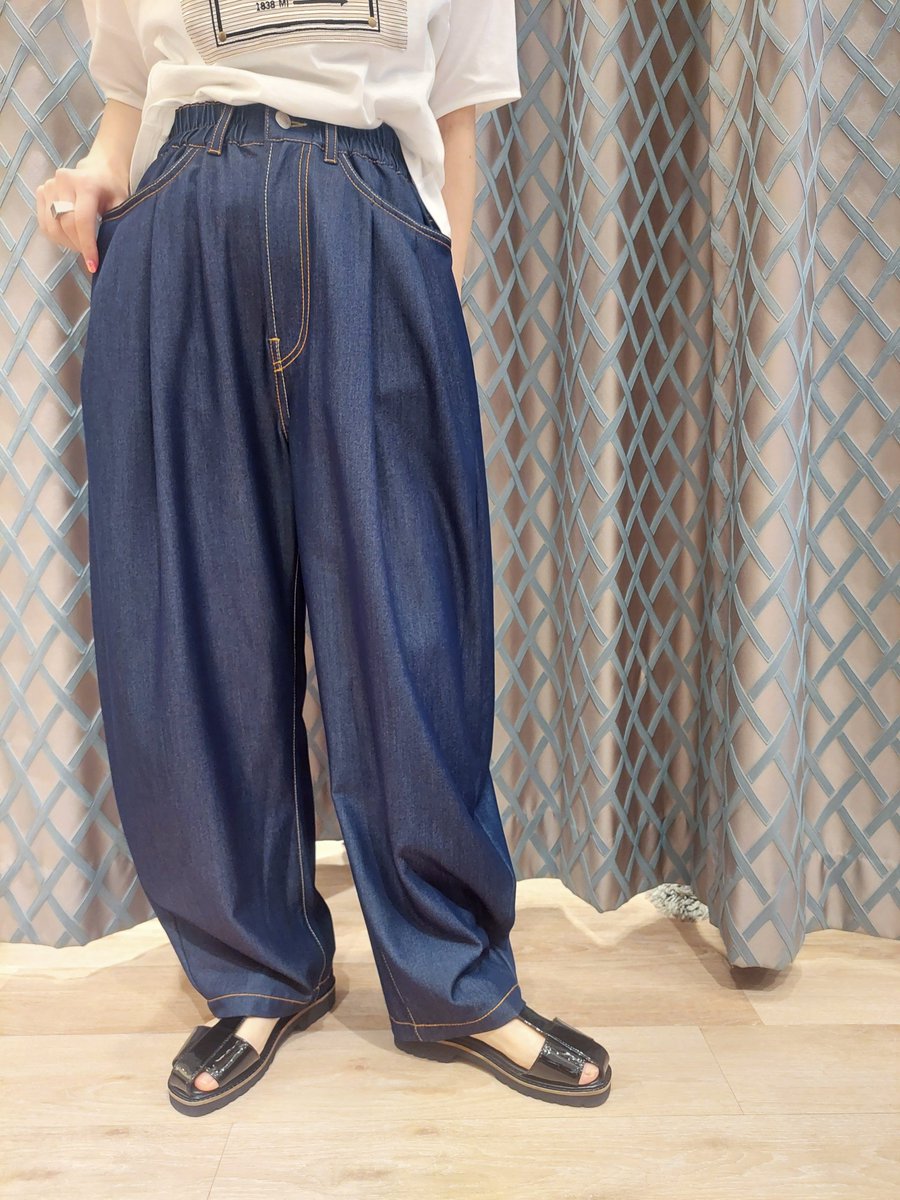 toraya111dep's tweet image. 今から真夏まで長く羽織れるガーゼライクなシアーデニム素材のジャケットが入荷しました♪
クシュッとバッグに入れる事も可能なとっても軽いアウターです♡

#tulumb
#jacket
￥23100(taxin)
color: navy / black

instagram.com/p/DXwSIm_GhsS/…