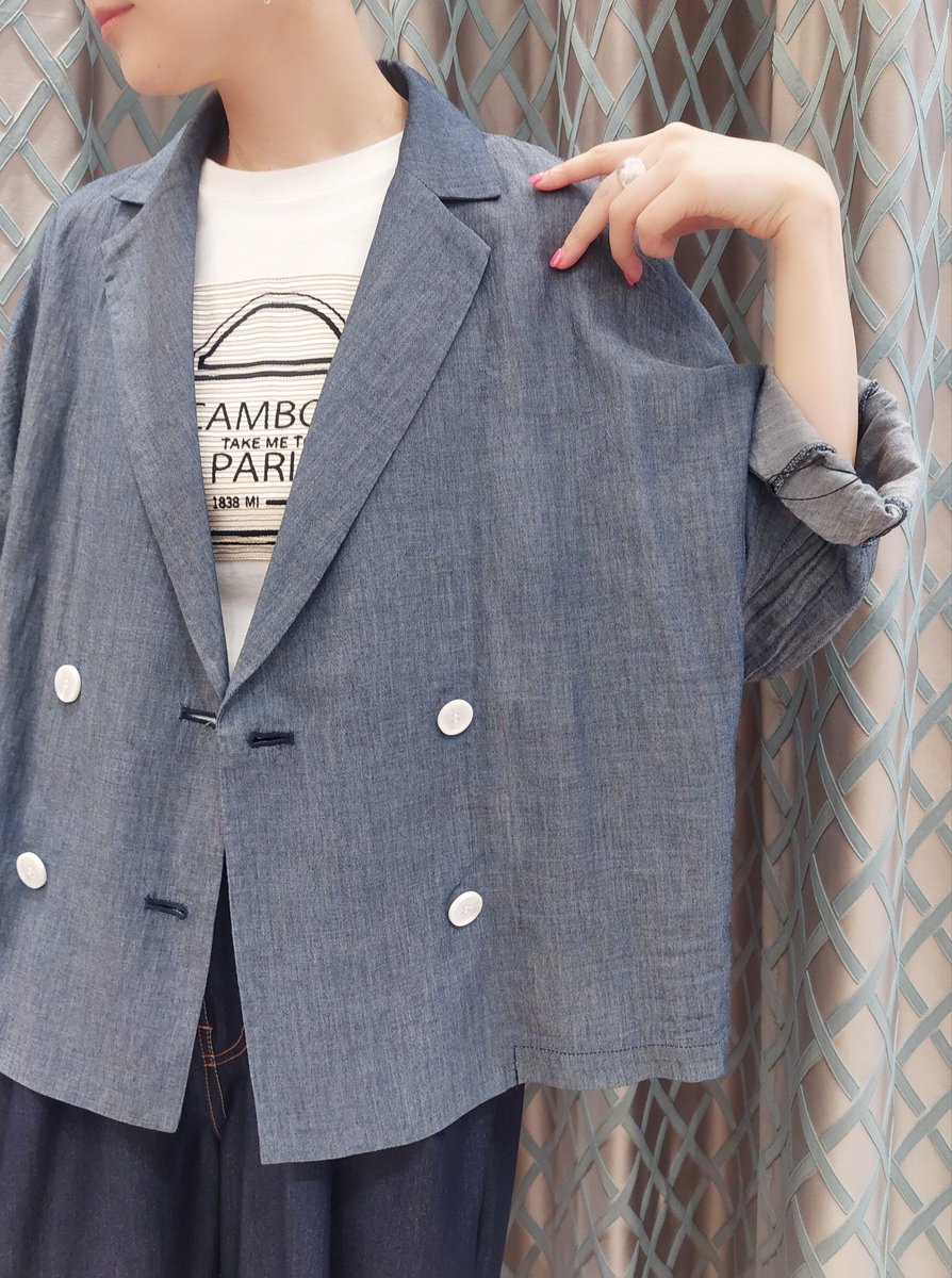 toraya111dep's tweet image. 今から真夏まで長く羽織れるガーゼライクなシアーデニム素材のジャケットが入荷しました♪
クシュッとバッグに入れる事も可能なとっても軽いアウターです♡

#tulumb
#jacket
￥23100(taxin)
color: navy / black

instagram.com/p/DXwSIm_GhsS/…