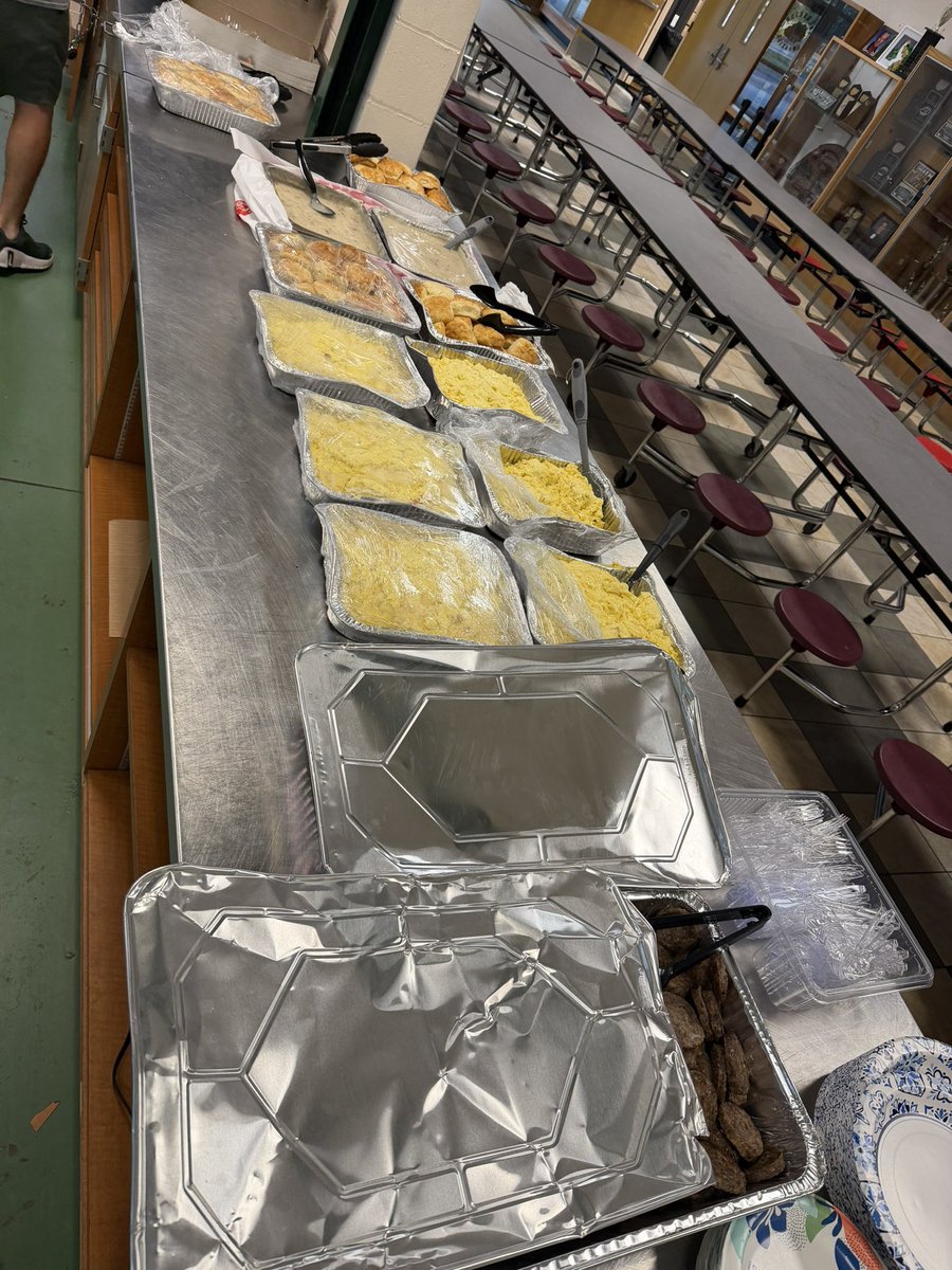 MHSdogsfootball's tweet photo. Thank you @Hunnalee1  and Golden Corral of Palm Bay for sponsoring breakfast for the Bulldogs after spring practice this morning!  #BulldogPride https://t.co/aNhqFMlZXr