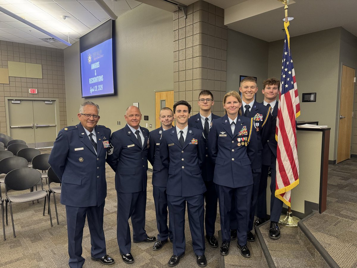 DrFinchDVUSD's tweet image. O’Connor’s Air Force Junior ROTC @oconnorhighsch presented the colors for the @DVUSD Board meeting after receiving their Excellence award for an outstanding chapter and superior ratings. #Service
