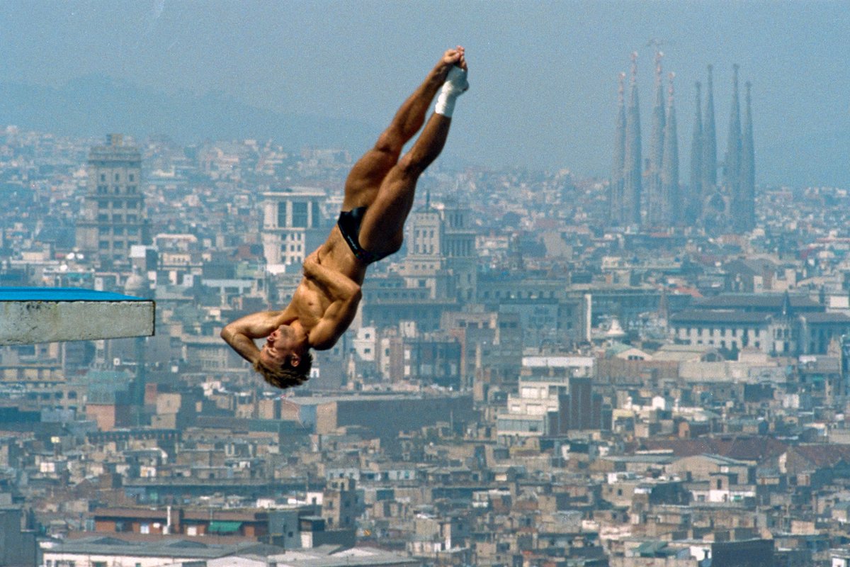 Olympics's tweet image. The 10 metre platform diving competition made a splash with some legendary scenes at Barcelona 1992. 🤩

Piscina Municipal de Montjuïc hosted the diving and showed the world a stunning skyline backdrop of the Spanish city. 

#ThrowbackThursday