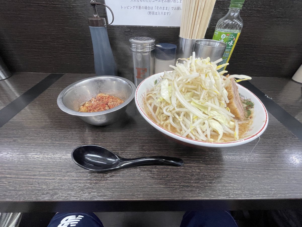 「ラーメン二郎全店制覇探訪記　このロットに俺の全てを賭ける！」vol.17 ラーメン二郎1ヶ月生活＋全店制覇【31日目】三田本店 - YouTube