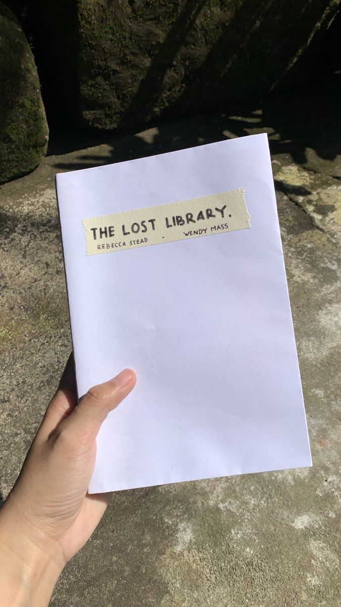 mdleiin_'s tweet photo. Seru banget buku ini😭🫰🏻 https://t.co/XFmH6CdRd8