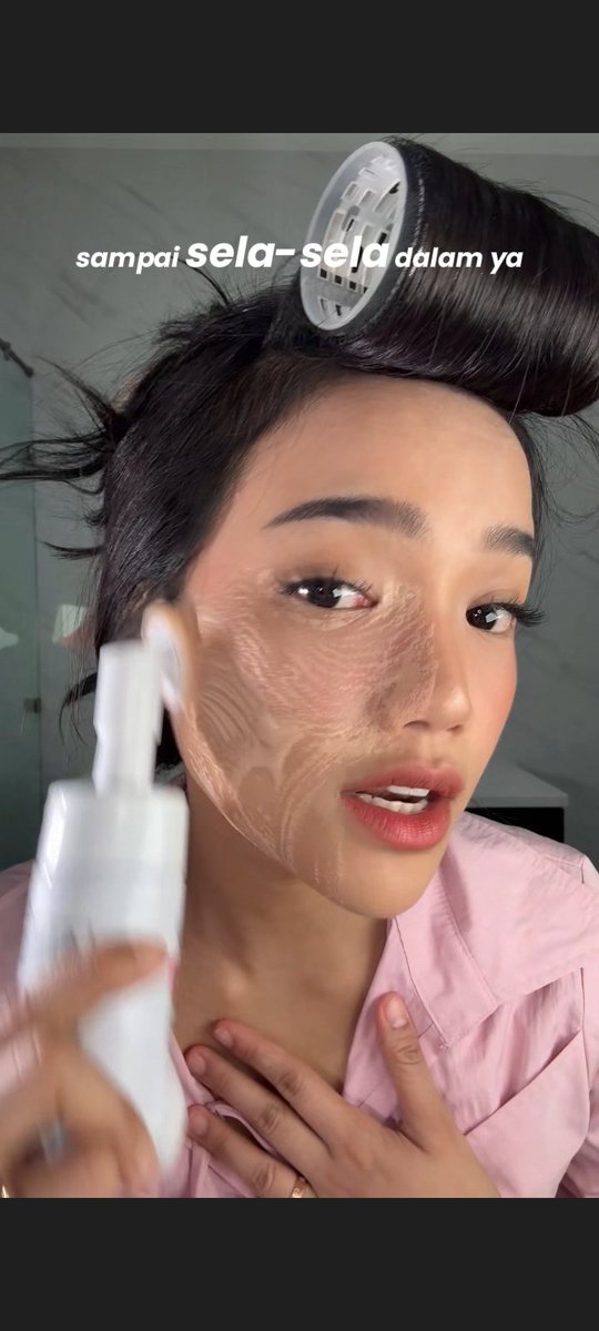 Sunjaeen's tweet photo. Gileee manteppp nih ☺️😱🫰🏻kalau udah dipake fuji + direview dokter sih biasanya approov 🤭penasaran banget sama cleanser mousse nya fuji Dokter Review Ginza #FacewashFuji https://t.co/CpJpUlg79z