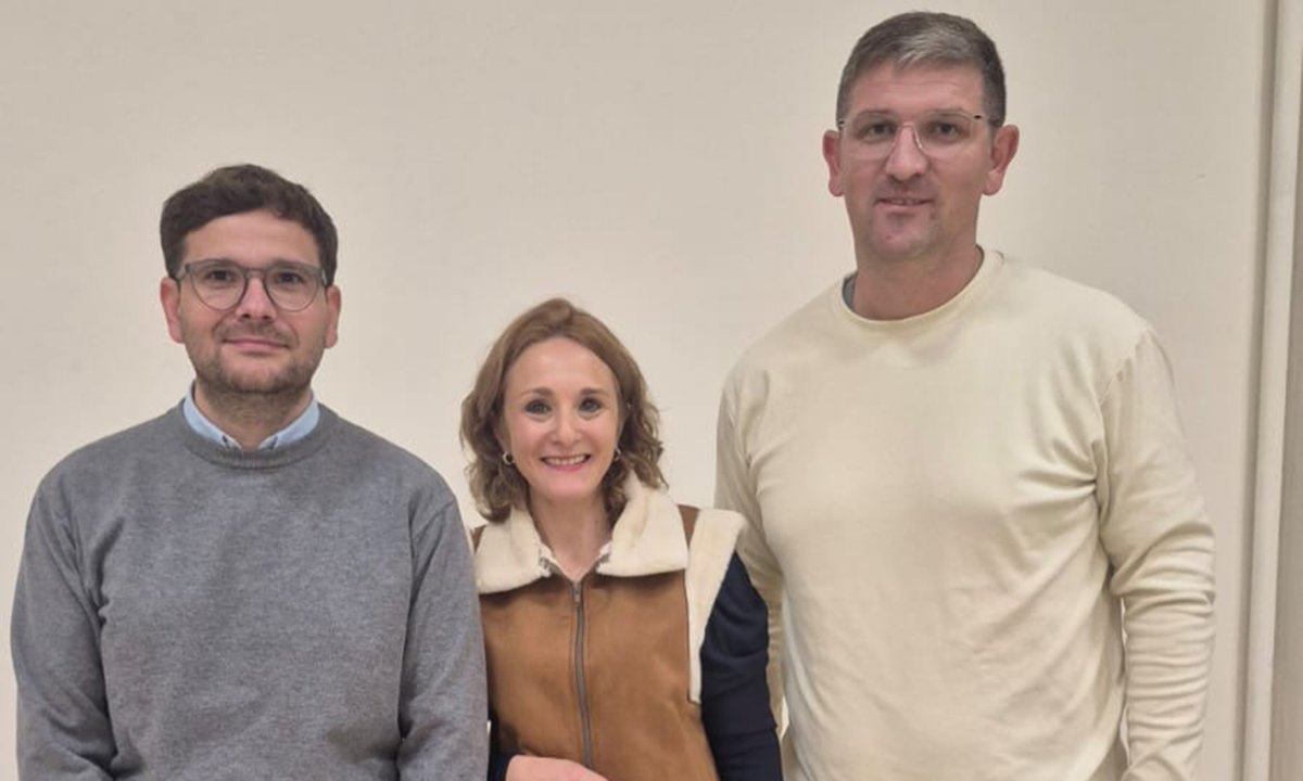 exequielkay's tweet photo. @ComunadeFranck @natyaranda La primera “Liderar Equipos Hoy: Comunicación, Desarrollo y Clima Laboral” estuvo a cargo de la Téc. María Laura Pagliano. Brindó herramientas para la gestión de equipos. La presentaron el presidente comunal Damián Franzen y el director de Desarrollo Productivo, Nicolás Beresvil. https://t.co/83iinghKrc