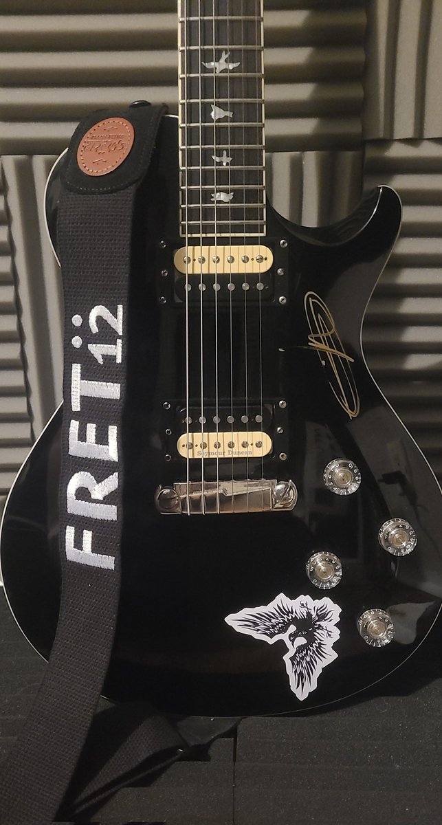 LillyannaMusic's tweet photo. Signed and sealed 😁🎸 Thanks, @MarkTTremonti ! 

@FRET12 @prsguitars #marktremonti #tremontiprs #prs #prsguitar #Fret12 https://t.co/oIBahYlZHv