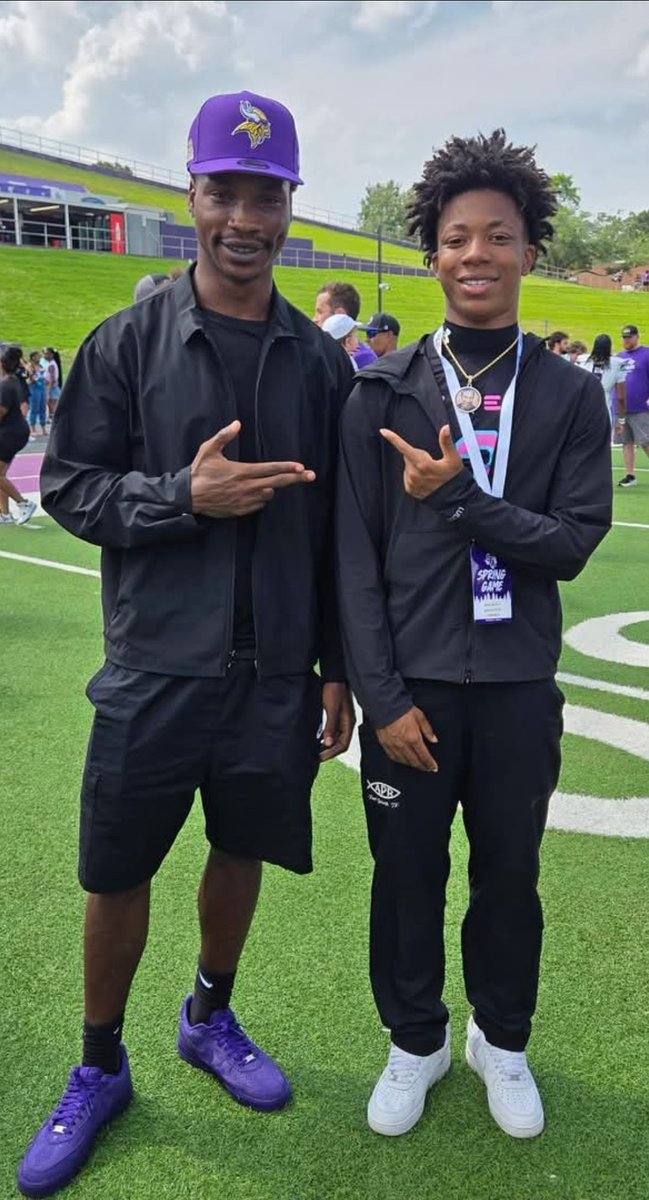 brayblessed's tweet photo. Had a great unofficial visit @SFA_Football spring game Thanks @coachcismith for your hospitality &amp; your presentation in the film room with me on the screen👊🏾 Can't wait to be back! Met former SFA corner &amp; NFL Minnesota Vikings 2026 draftee Charles Demmings #AxeEm #EastTexasTough https://t.co/n1aYp954m6