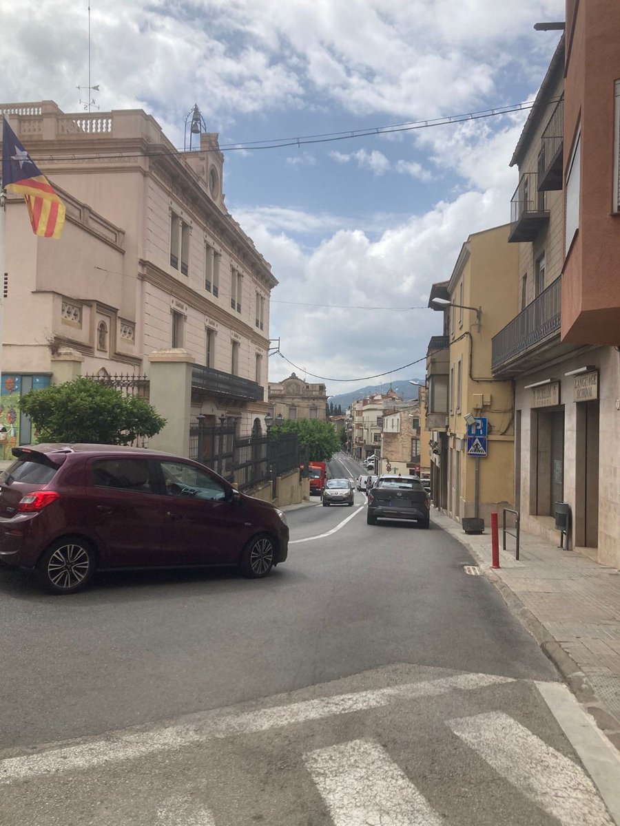PLSantFeliu's tweet photo. 🚓 Els controls de velocitat detecten excessos destacats.

📊 En un període de 20 dies:

- Uns 9.600 vehicles diaris travessen #SantFeliudeCodines
- 120 vehicles sancionats per excés de velocitat
- Registrats casos de vehicles a + de 85 km/h, més del doble de la velocitat permesa https://t.co/YT1C4mLWfu