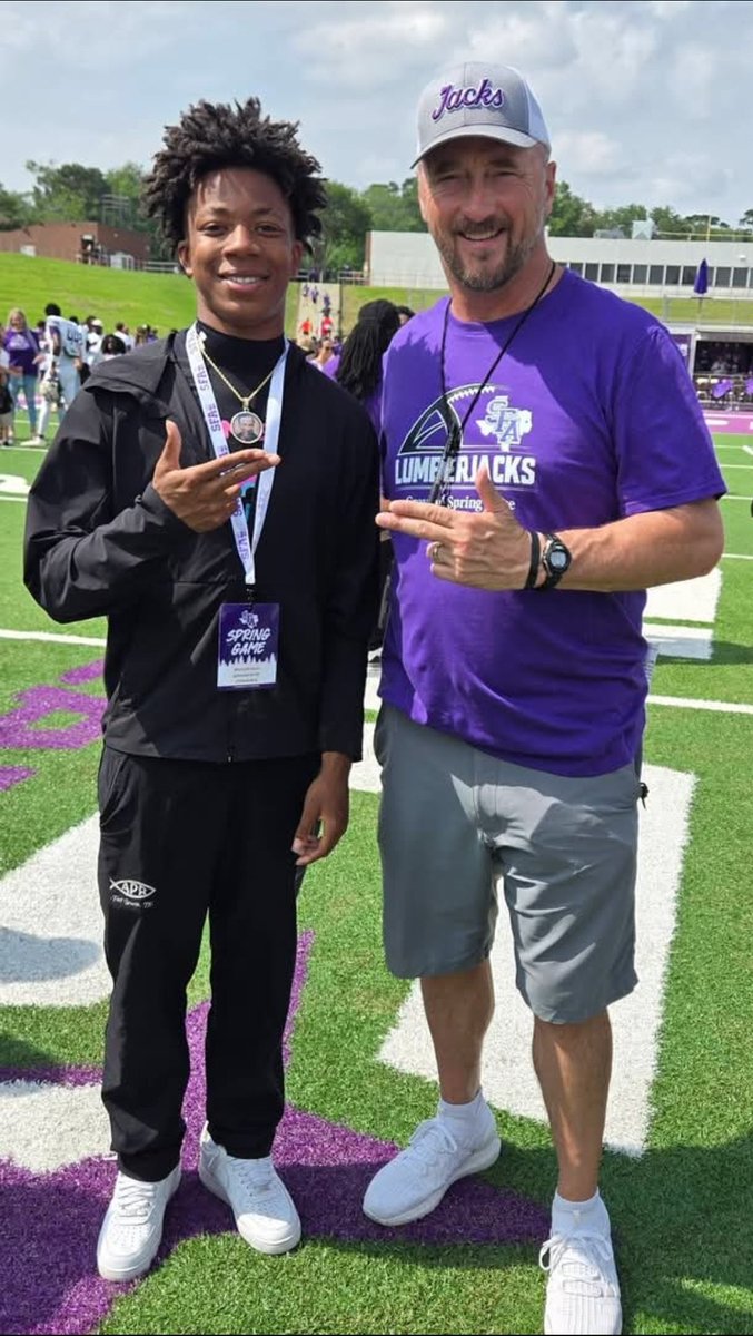 brayblessed's tweet photo. Had a great unofficial visit @SFA_Football spring game Thanks @coachcismith for your hospitality &amp; your presentation in the film room with me on the screen👊🏾 Can't wait to be back! Met former SFA corner &amp; NFL Minnesota Vikings 2026 draftee Charles Demmings #AxeEm #EastTexasTough https://t.co/n1aYp954m6