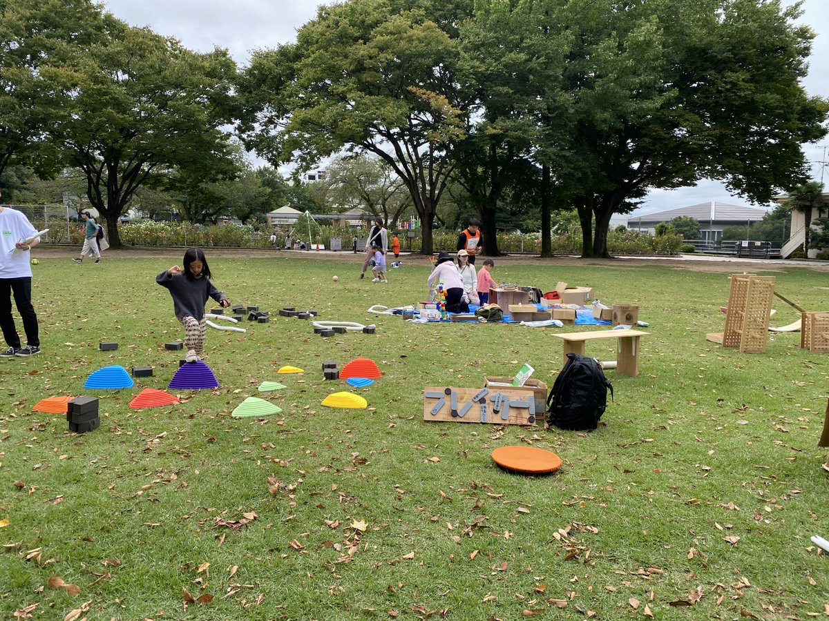 NpoChanceforall's tweet photo. 【J-CST】赤い羽根福祉基金の助成をいただきました！
移動式あそび場（#プレイカー）を活用し、平時・災害時を問わずこどもたちの「#あそぶ権利」を保障する取組であるJ-CST事業において、2026年度 #赤い羽根福祉基金 の助成をいただくこととなりました！

記事全文はこちら▼
https://t.co/L09mGB5WOI https://t.co/VWQ6tsxOnO