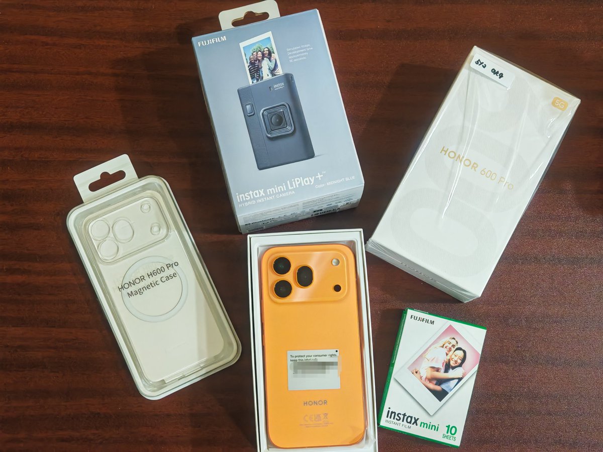 MichelleTanSS's tweet photo. My Second Honor Phone😍😍😍
＃honor600pro https://t.co/chxn9giT6h