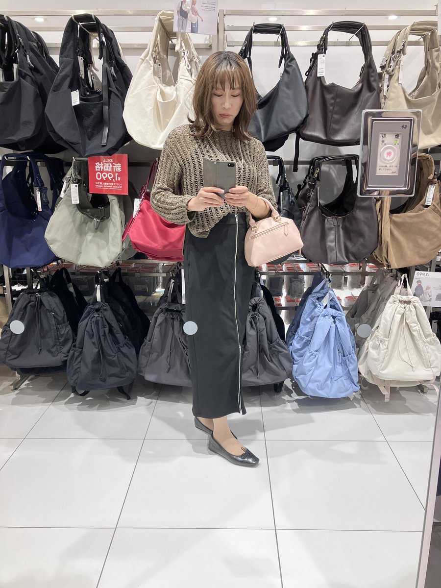 qeH4r1UCq9MTZHN's tweet image. お気にのハンドバッグ持ってお買い物してきた✨✨
雨だったけど、テンション上がる⤴️⤴️

#女装
#女装男子と繋がりたい
#gu