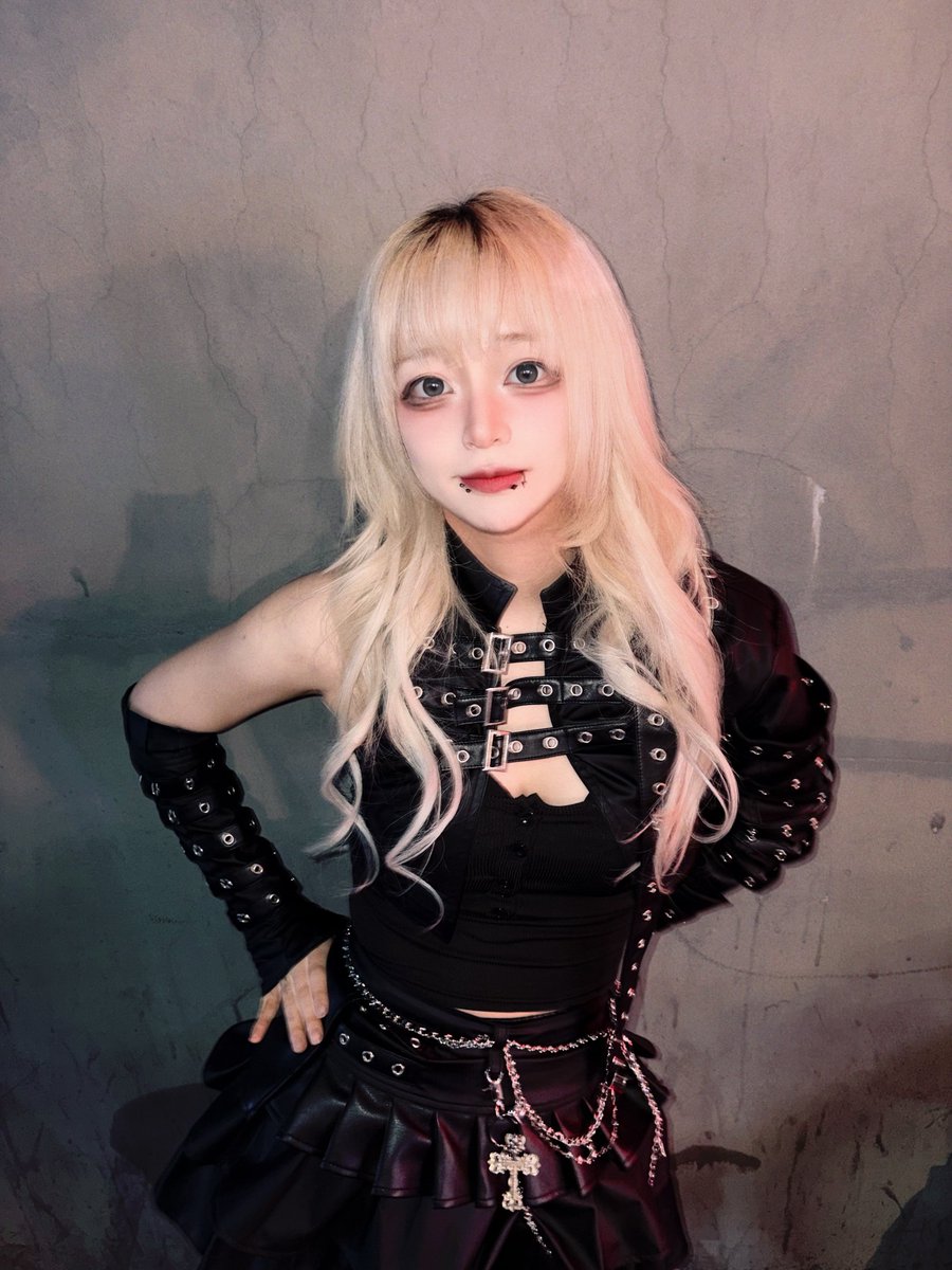 LuciDreaM_RIA's tweet photo. 유메님 생탄 축하드립니다-!!!!
벌써 4월이 끝나가 ㅜ
5월도 잘 부탁해요!!!! https://t.co/0uEr2lUFBk