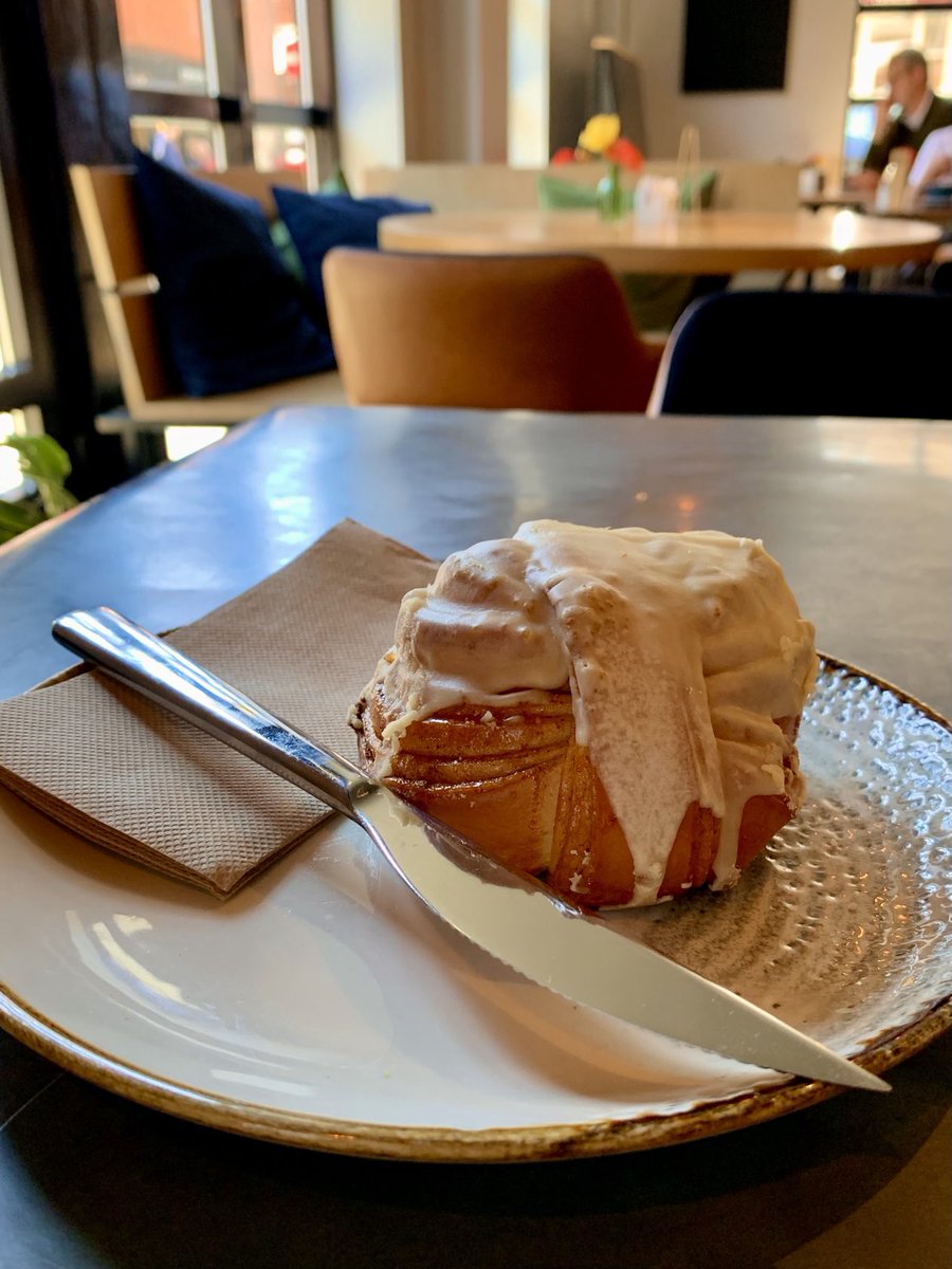 BestPaulSays's tweet photo. Swedish knot Cinnamon Bun #CoffeeOclock https://t.co/uaTlmfXBpm