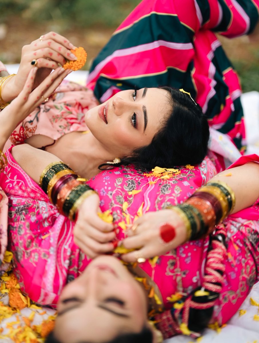 kaleshikanak's tweet photo. im obsessed with how beautiful the pictures are. so pretty🌹✨

#HibaNawab https://t.co/ShnENfzsii