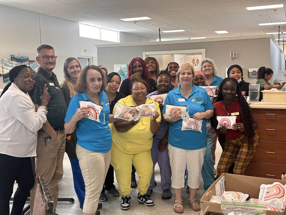 PilotHalifax's tweet photo. One of the main focuses of the PILOT CLUB OF THE HALIFAX AREA is to recognize caregivers who are supporting others in many ways.

The PILOT CLUB OF THE HALIFAX AREA recognized the staff at AVANTE AT ORMOND BEACH on Wed., April 29, with a PICK-ME-UP.  https://t.co/mzTeZGzYIH https://t.co/t39uYspYHo