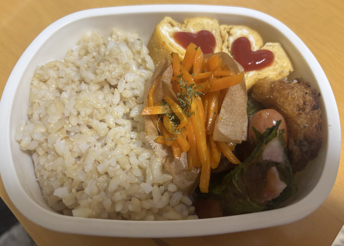 natya_2454's tweet photo. 明日から研修開始だからお弁当作ったのはいいんだけど茶色弁当になっちゃった😸 https://t.co/jDALVC5sgT