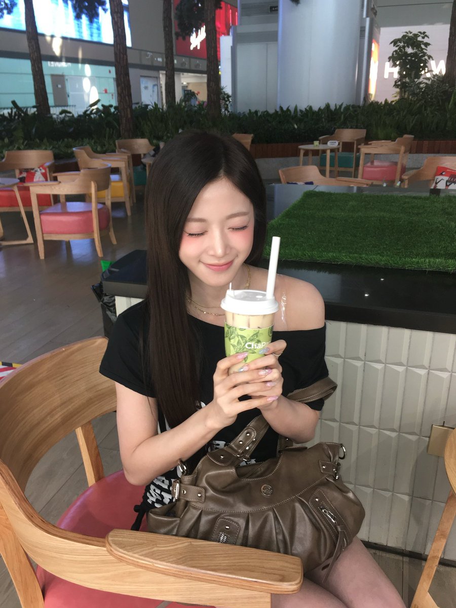 A_honey tweet media