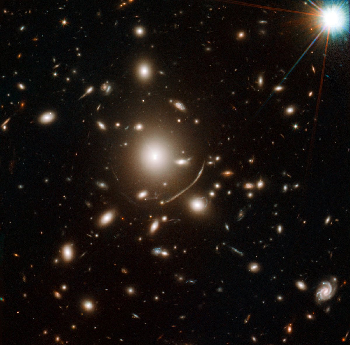 HUBBLE_space's tweet photo. Our #HubbleTopImage features a lensing cluster 🔎

The giant galaxy cluster in the centre of this image contains so much dark matter that its gravity bends the light of more distant objects. This means that for very distant galaxies in the background, the cluster’s gravitational field acts as a sort of magnifying glass, bending and concentrating the distant object’s light towards Hubble. 1/2