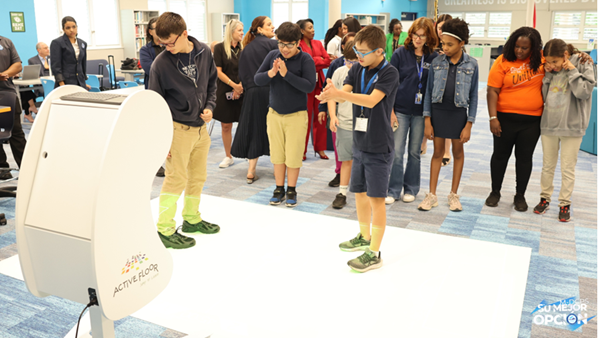 MDCPSEspanol's tweet photo. ¡El futuro llegó a @PonceExplorers! Se inaugura Espacio de Innovación con área de trabajo Makerspace y pisos interactivos. Para más info: https://t.co/NNPWgQWSJZ #SuMejorOpciónMDCPS https://t.co/ZEYMDJx8S6