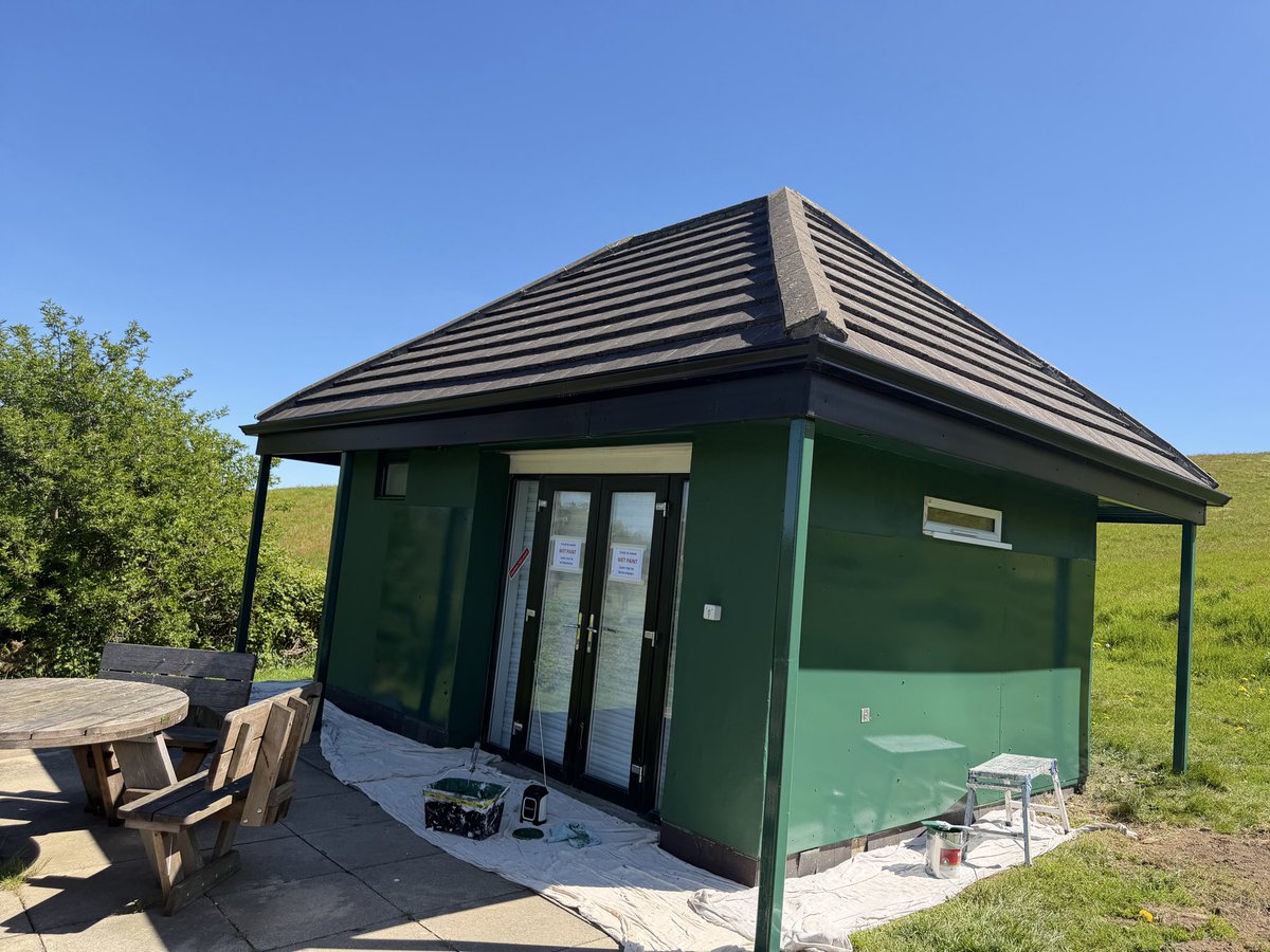 headingleygolf's tweet photo. 🎨 The halfway house is looking brand new following a coat of paint. 

🙏 Huge thanks to Wharfedale Decorators for doing a top job for us. 🙌 

#likenew #freshpaint #halfwayhouse #golfcourse https://t.co/0qKM9YMiiN