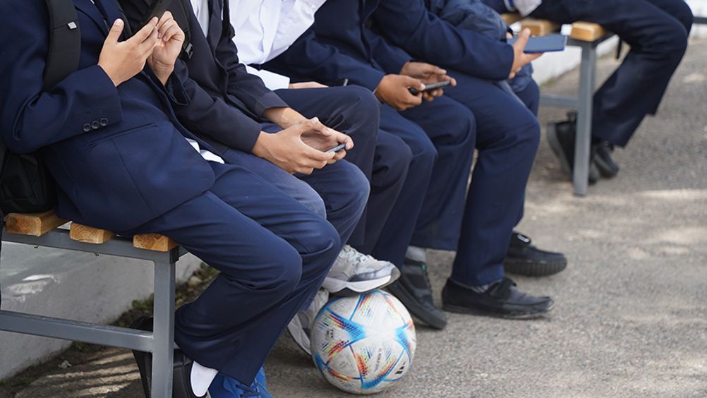 SecEd_Education's tweet image. Proposed #KCSIE 2026 changes &amp;amp; impending statutory guidance signal the arrival of mobile phone‑free #schools. Elizabeth Rose – @sosafeguarding – outlines what school leaders &amp;amp; #safeguarding leads can be doing now to prepare policies, staff &amp;amp; students buff.ly/XofNIUU