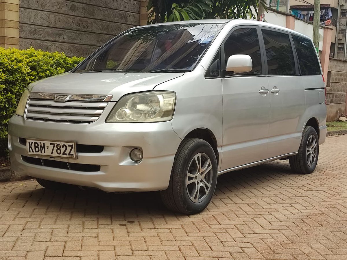 hesray's tweet image. noah super clean  7 seater price clean interior 
Only 700,000/-
@ rayandray.c on instagram

#noah #rayandray #cars