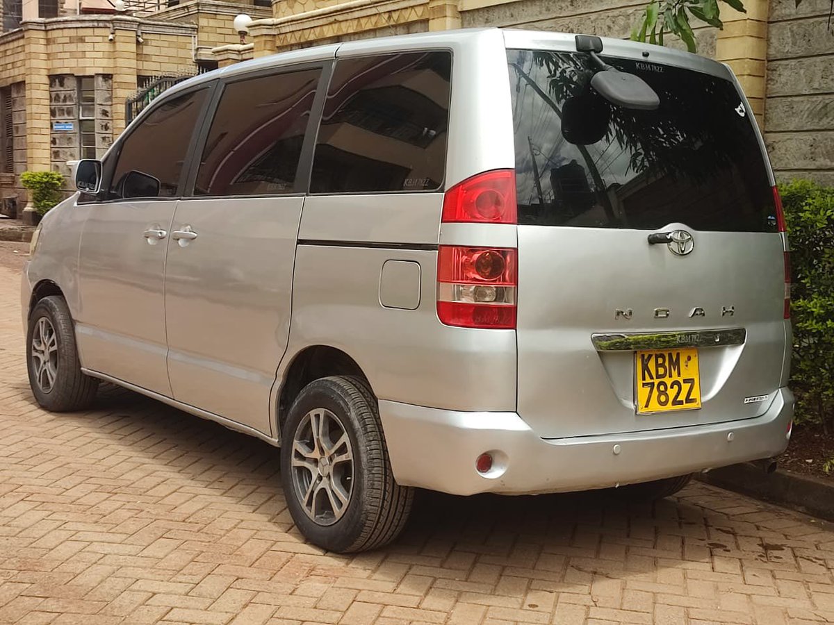 hesray's tweet image. noah super clean  7 seater price clean interior 
Only 700,000/-
@ rayandray.c on instagram

#noah #rayandray #cars